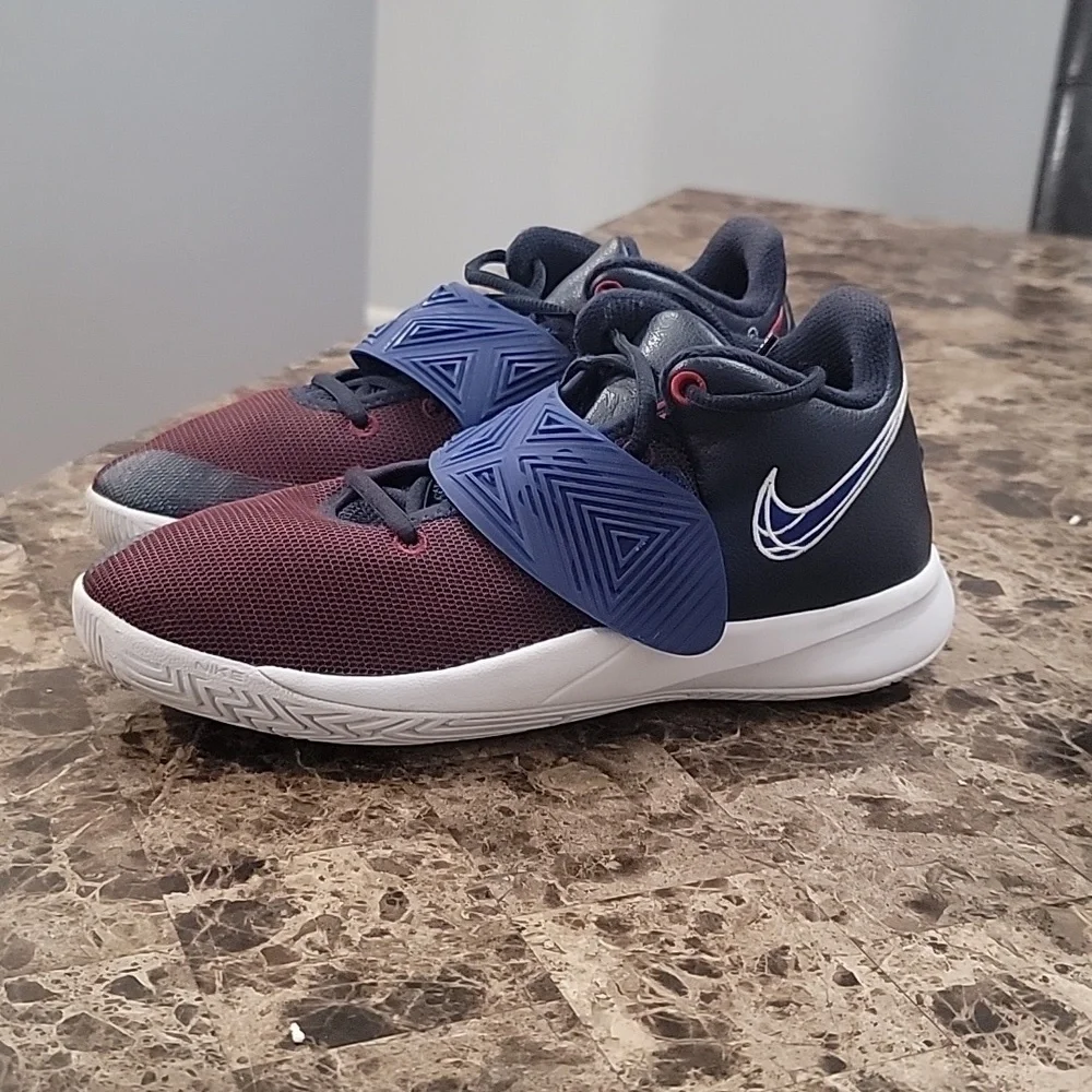 Nike Kyrie Flytrap 3 EP 'Obsidian Boys Youth Size 7 Sneakers